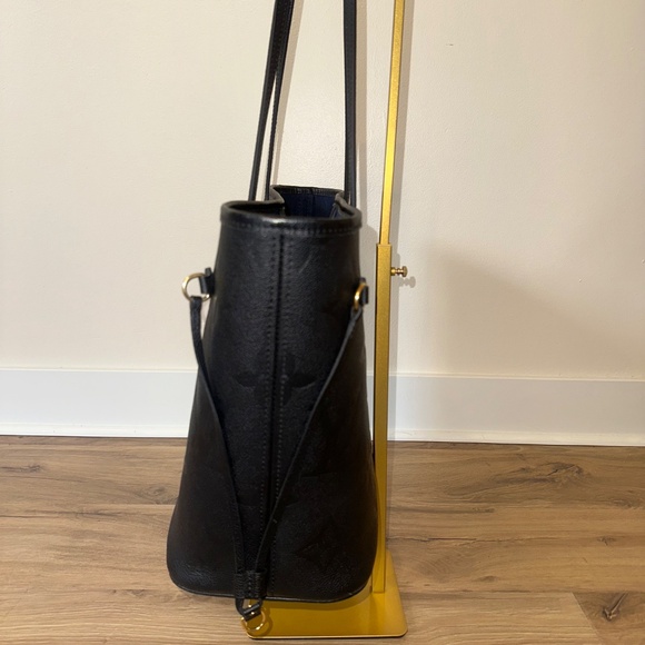 Louis Vuitton Neverfull MM - Picture 8 of 17